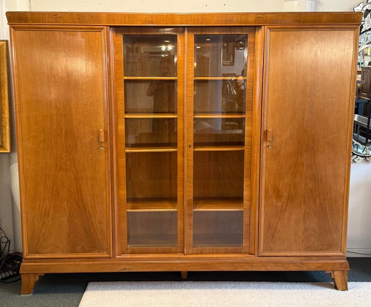Mid 20th Century Linen Press/Armoire - Thumbnail 4
