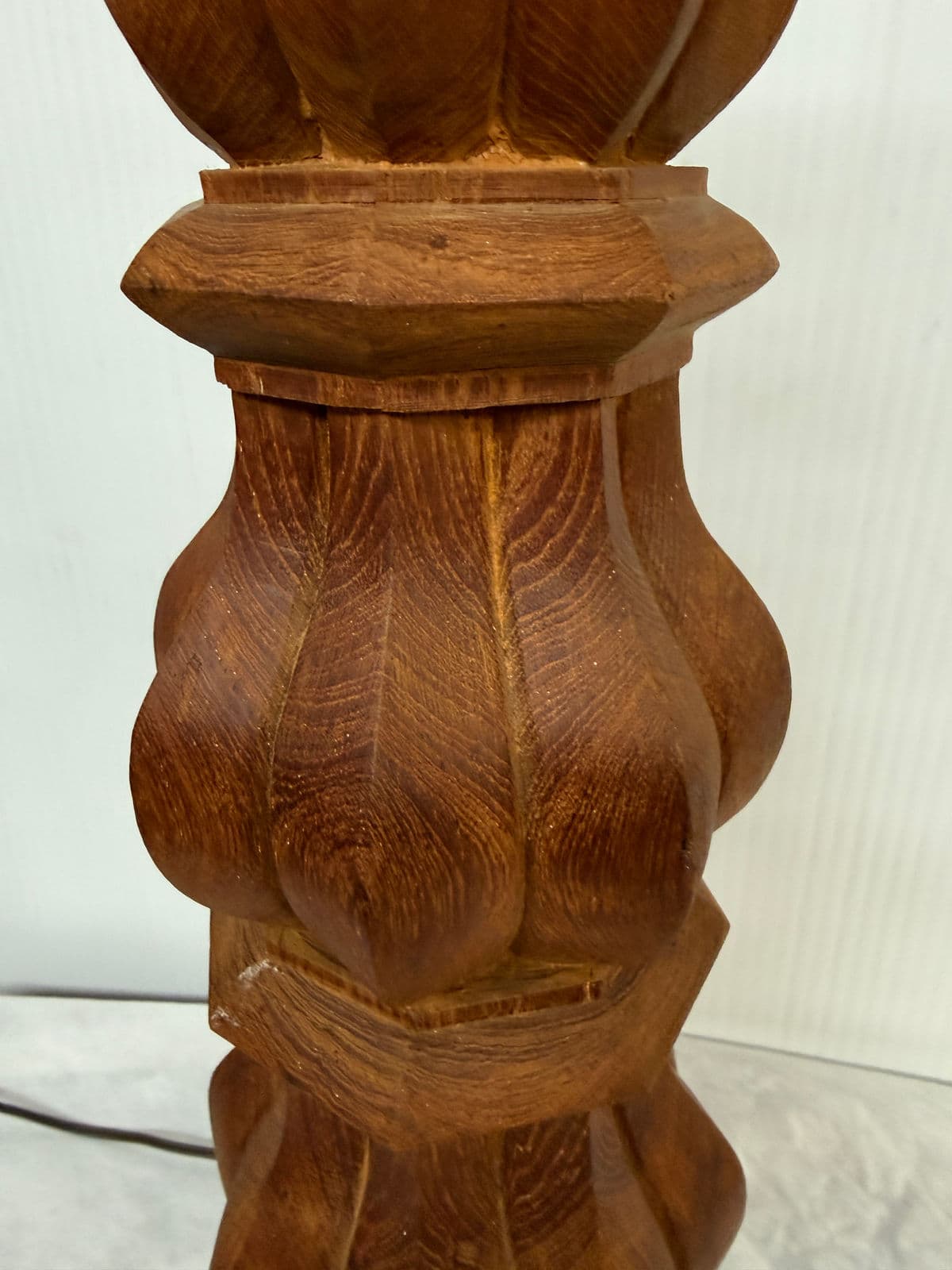 Mid 20th Century Carved Column Table Lamp - Thumbnail 12