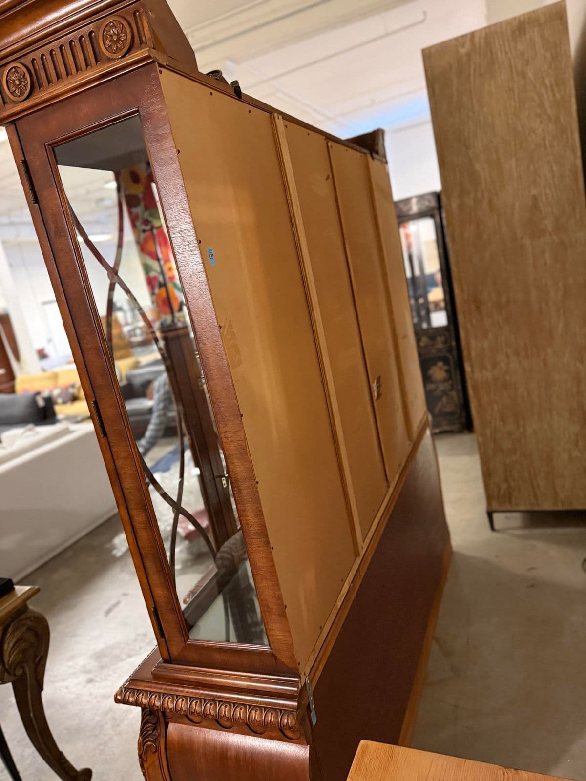 Federal Style Carved Mahogany Lighted Breakfront China Cabinet - Thumbnail 5