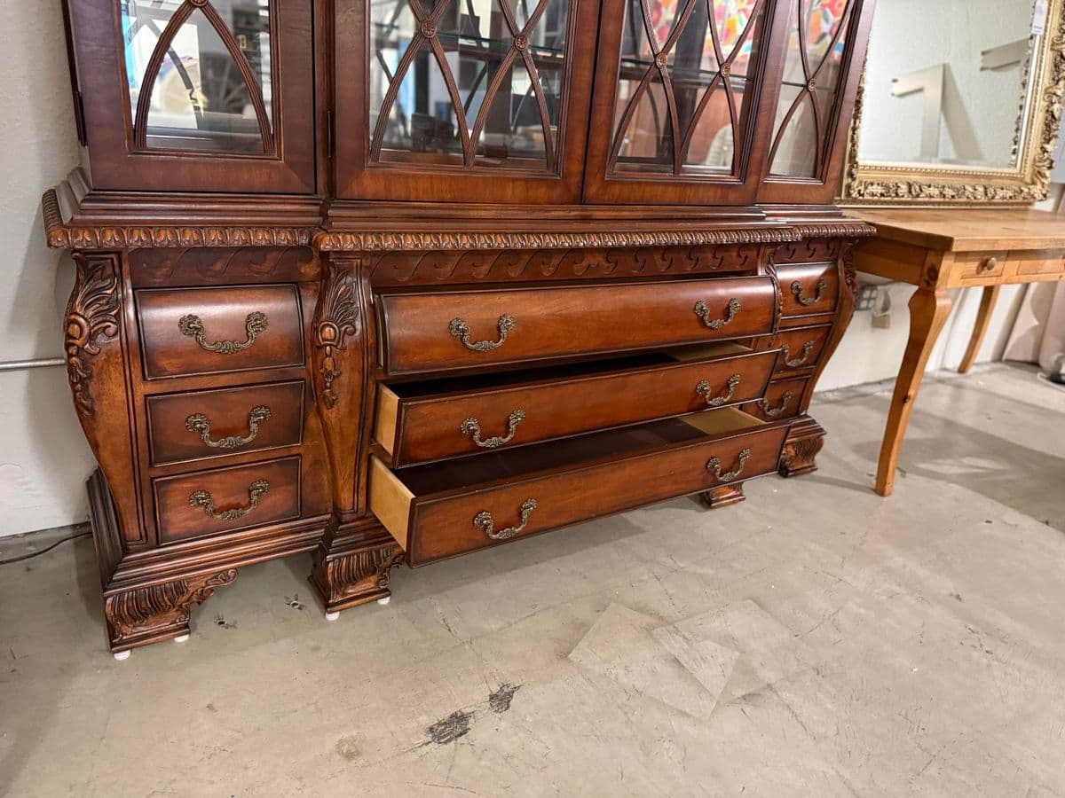 Federal Style Carved Mahogany Lighted Breakfront China Cabinet - Thumbnail 9