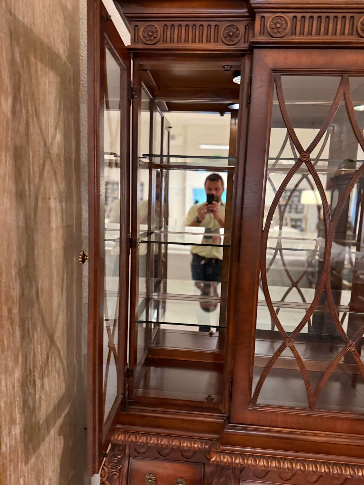 Federal Style Carved Mahogany Lighted Breakfront China Cabinet - Thumbnail 13