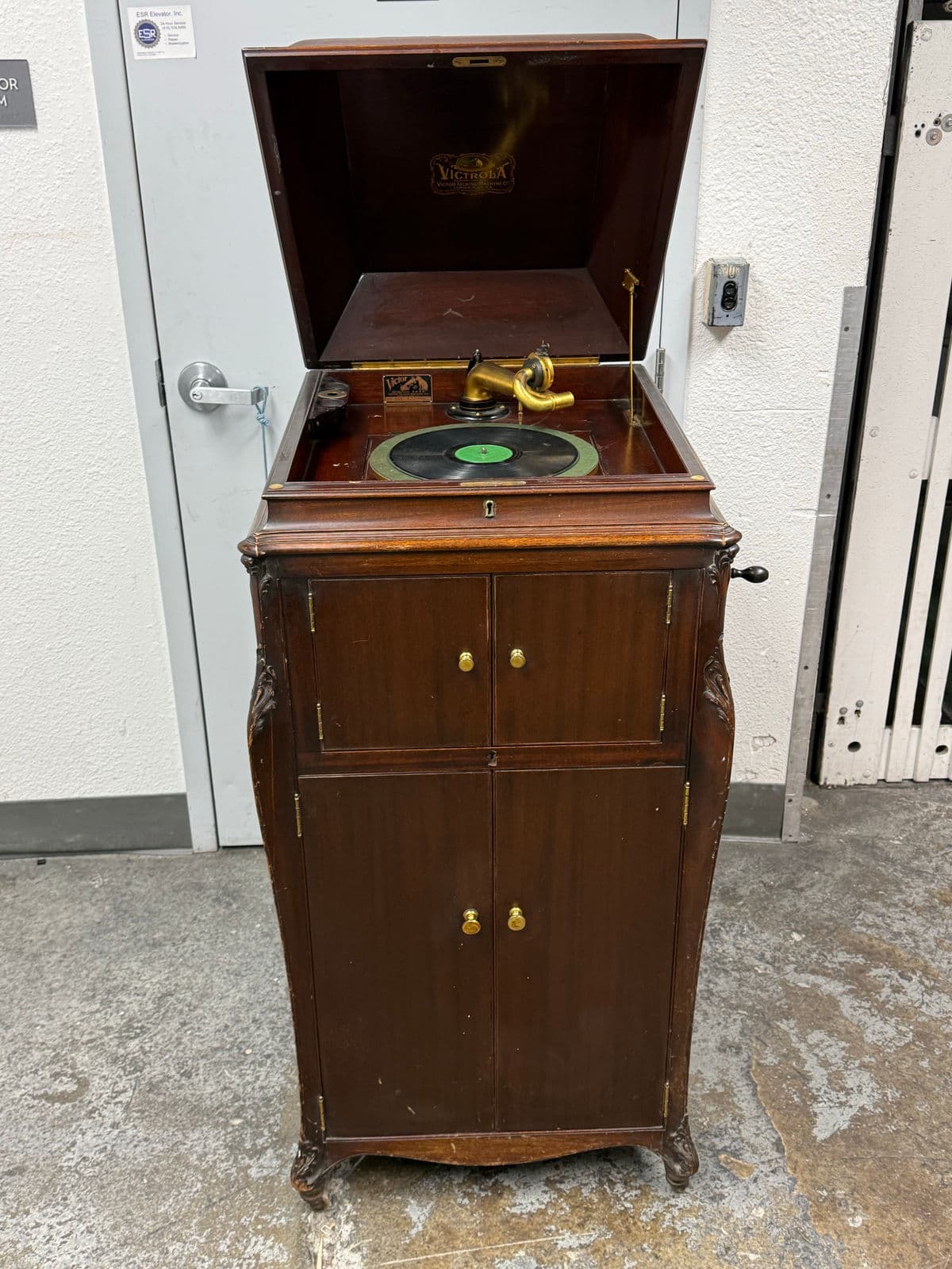 Antique Victor Victrola XVI Phonograph - Thumbnail 6