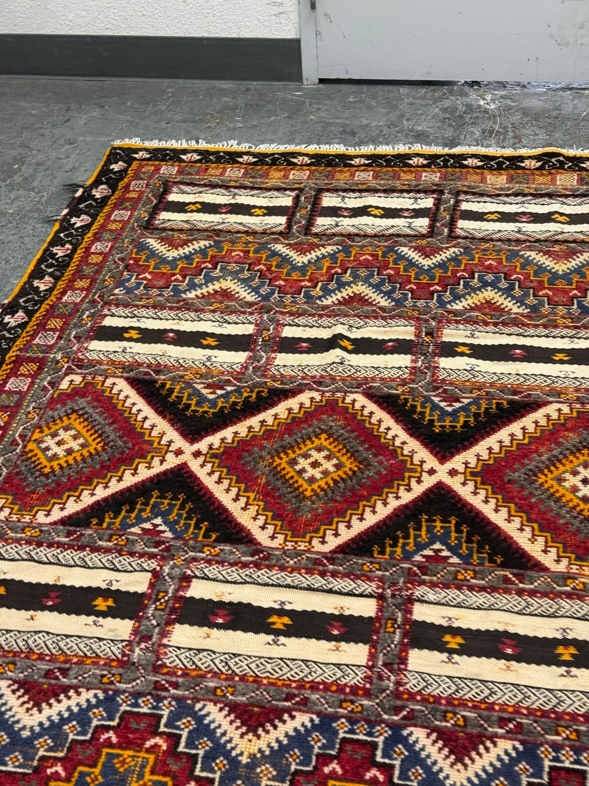 5ft 5in X 9ft Taznakht Berber Flat Weave Area Rug - Thumbnail 5