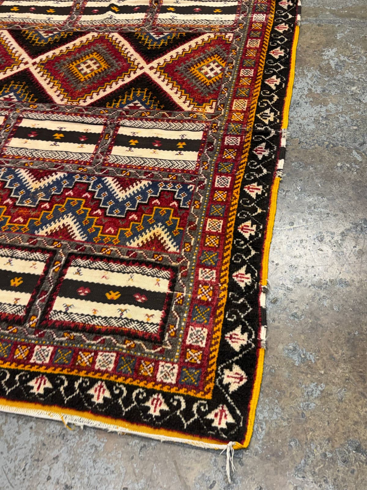 5ft 5in X 9ft Taznakht Berber Flat Weave Area Rug - Thumbnail 4