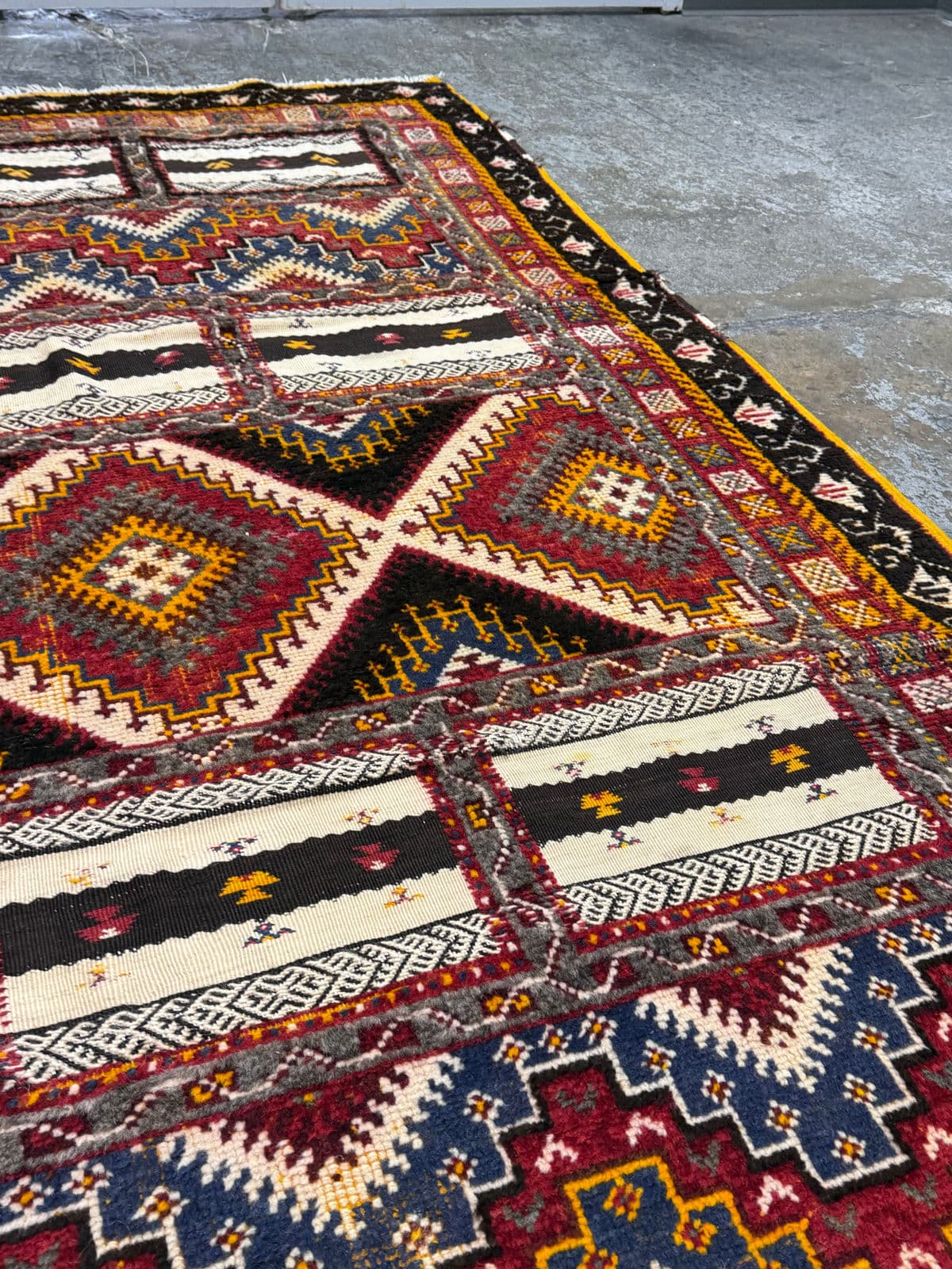 5ft 5in X 9ft Taznakht Berber Flat Weave Area Rug - Thumbnail 9