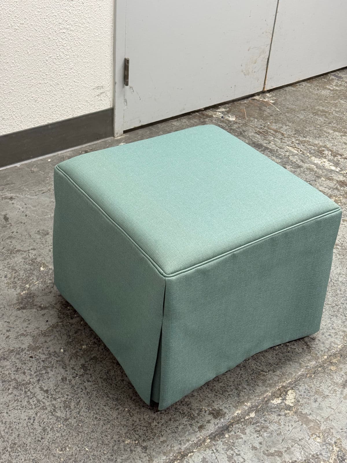Hickory Chair Cocktail Ottoman - Thumbnail 5