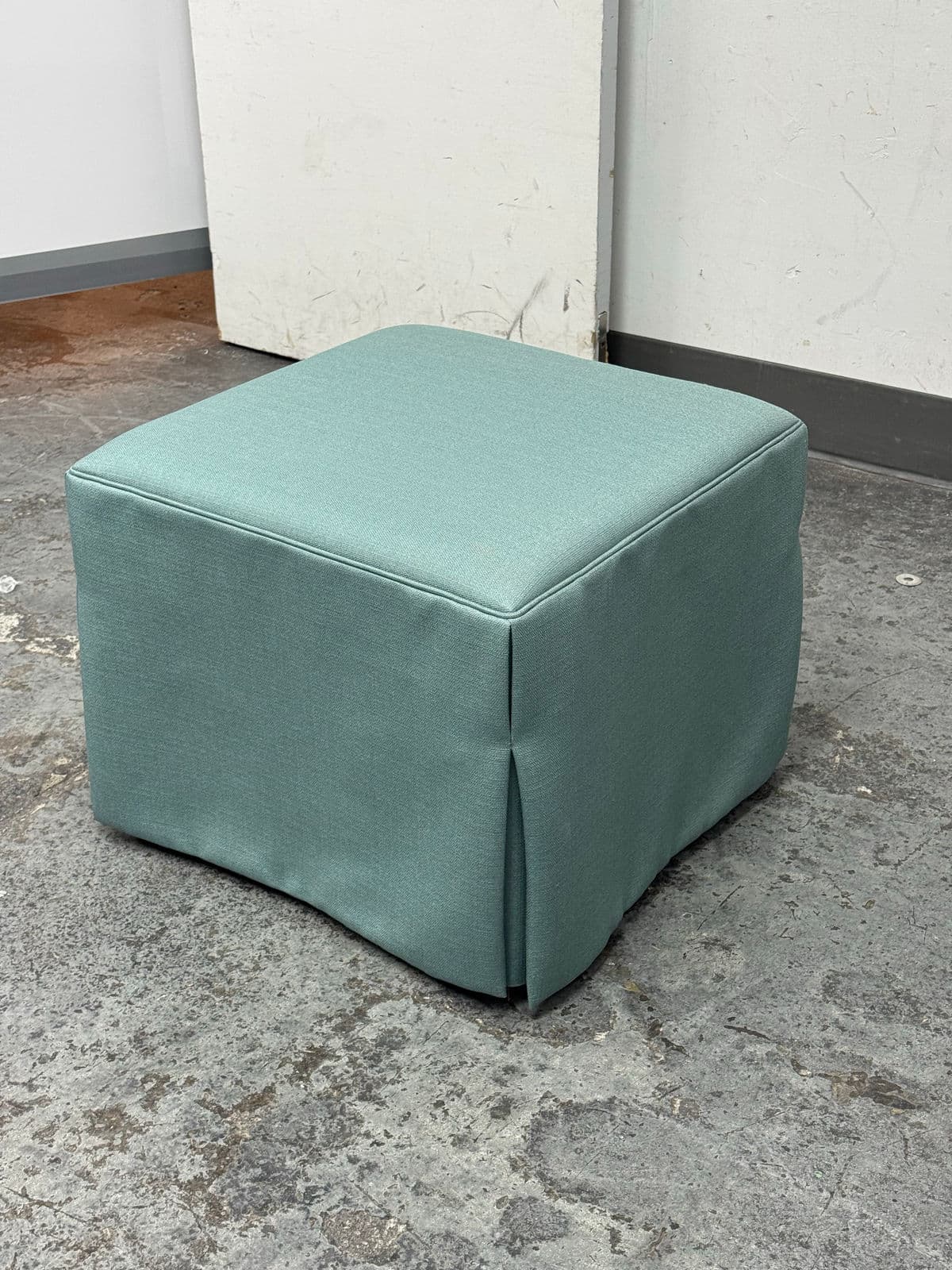 Hickory Chair Cocktail Ottoman - Thumbnail 4