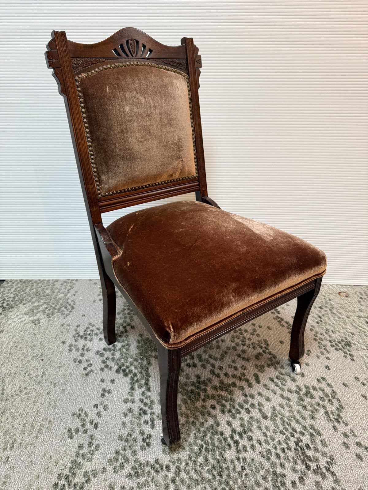 Victorian Eastlake Velvet Chair - Thumbnail 3