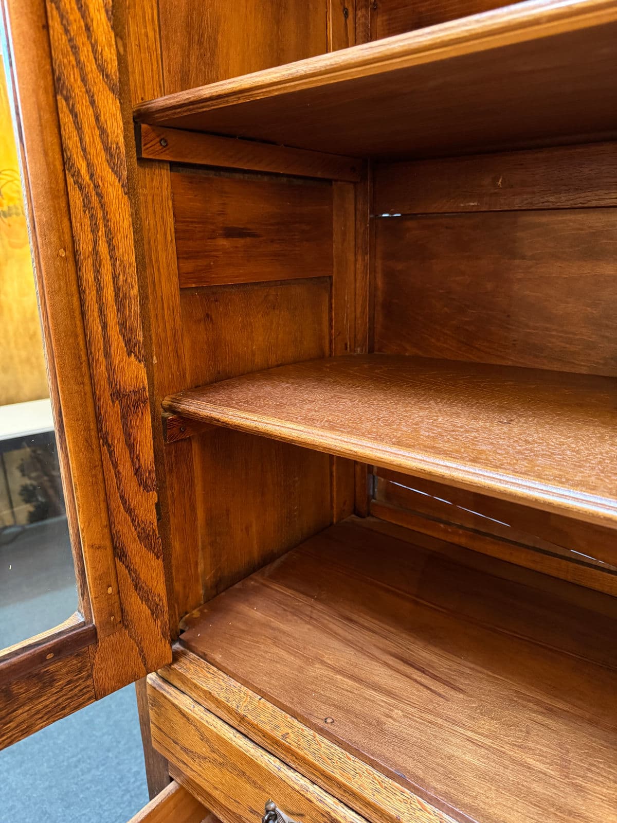 American Oak Wood China Cabinet - Thumbnail 9