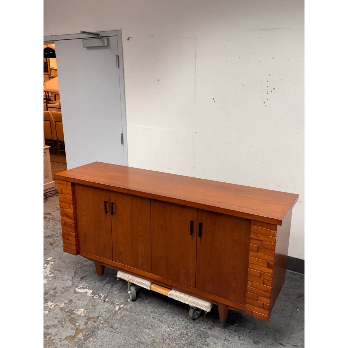 Knowlton Brothers Avenue Credenza - Thumbnail 9