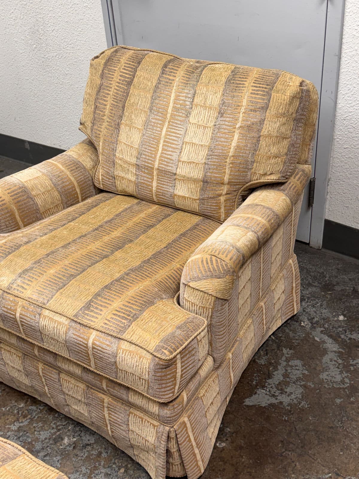 Vanguard Furniture Arm Chair + Ottoman Set - Thumbnail 3