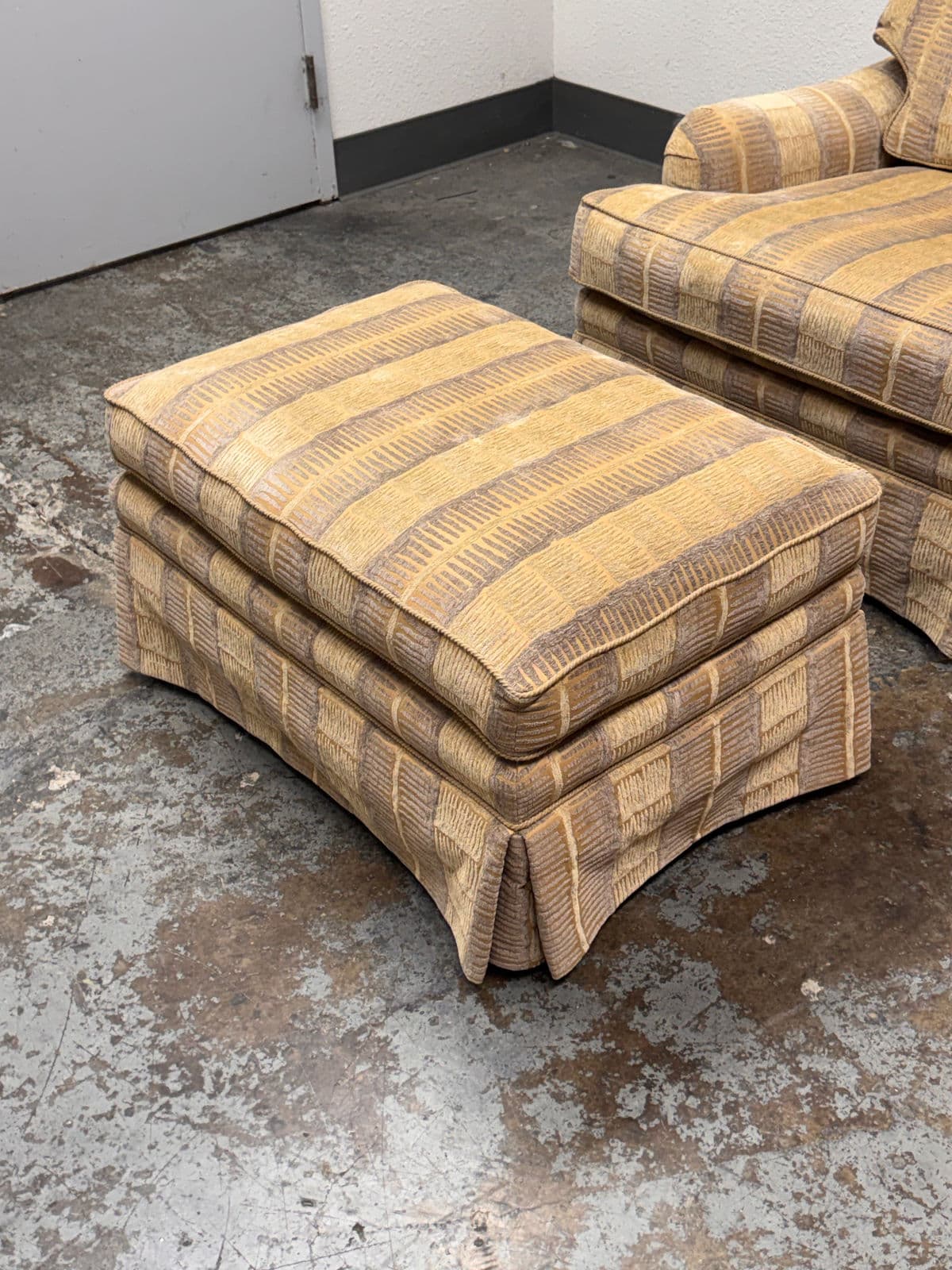 Vanguard Furniture Arm Chair + Ottoman Set - Thumbnail 4