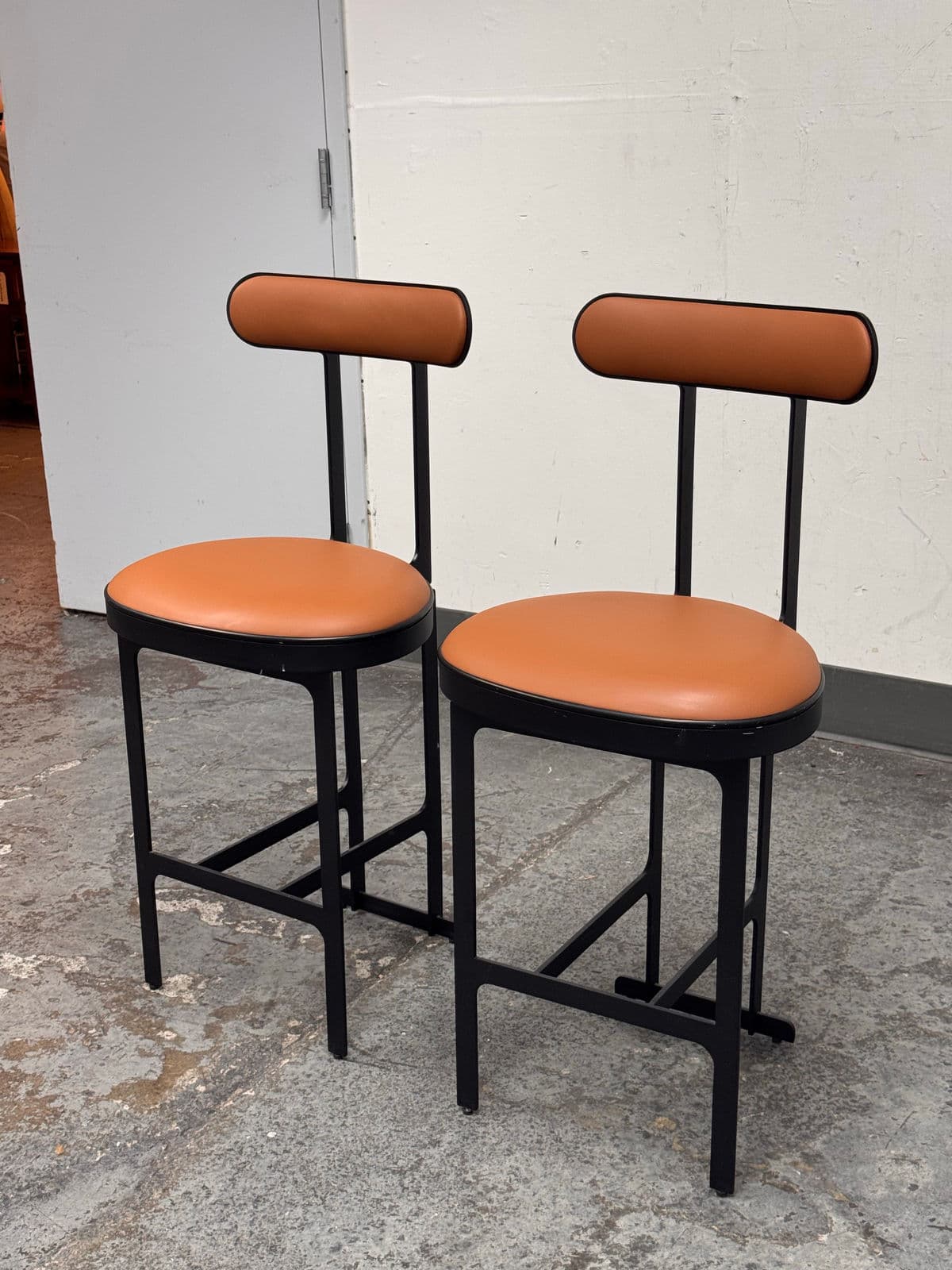 Michael Oren Porter Place Style Swivel Counter Stools, Pair - Thumbnail 4