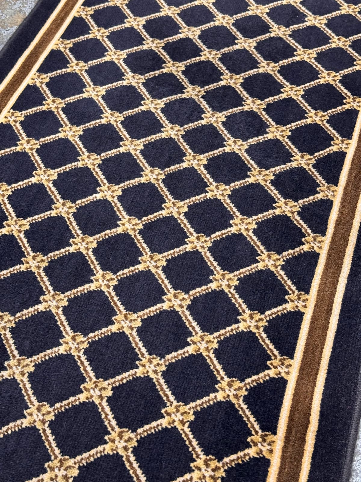 2ft 7in × 9ft 6in Karastan Wool Runner Rug - Thumbnail 8