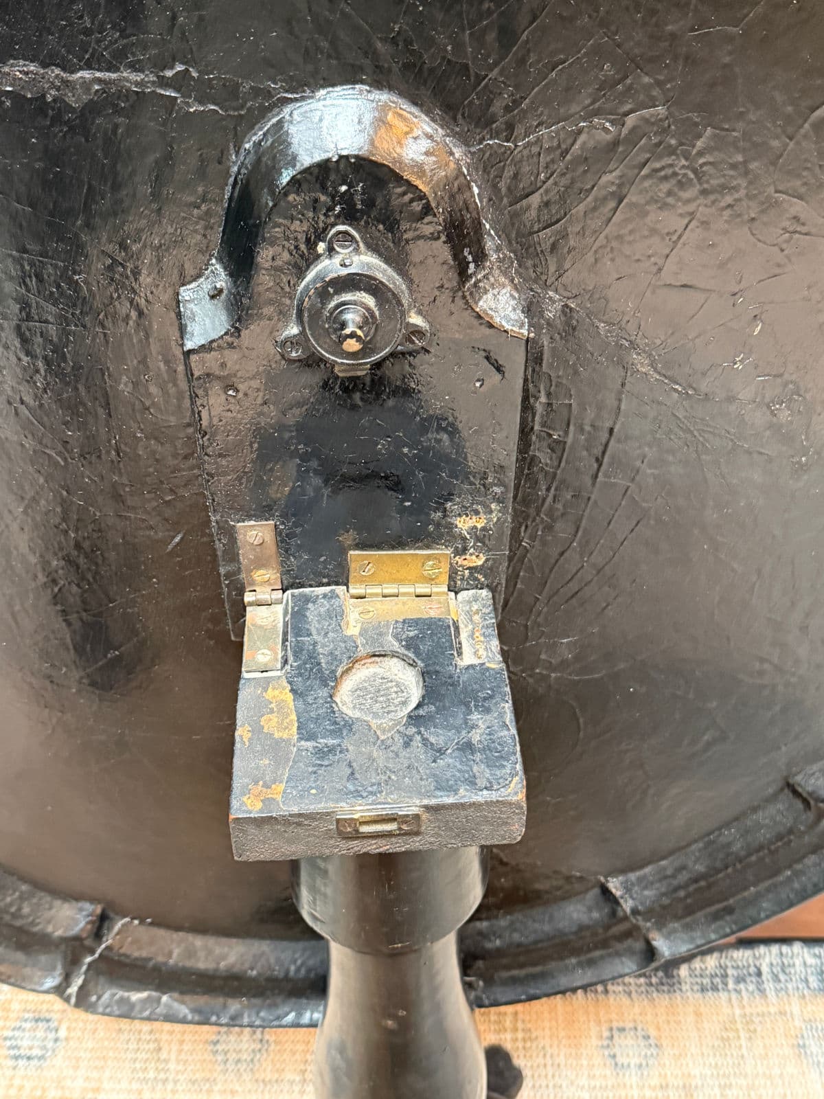 19th Century Victorian Tilt Top Pedestal Table - Thumbnail 7