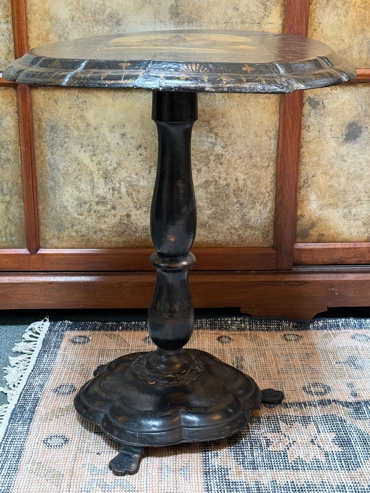 19th Century Victorian Tilt Top Pedestal Table - Thumbnail 11