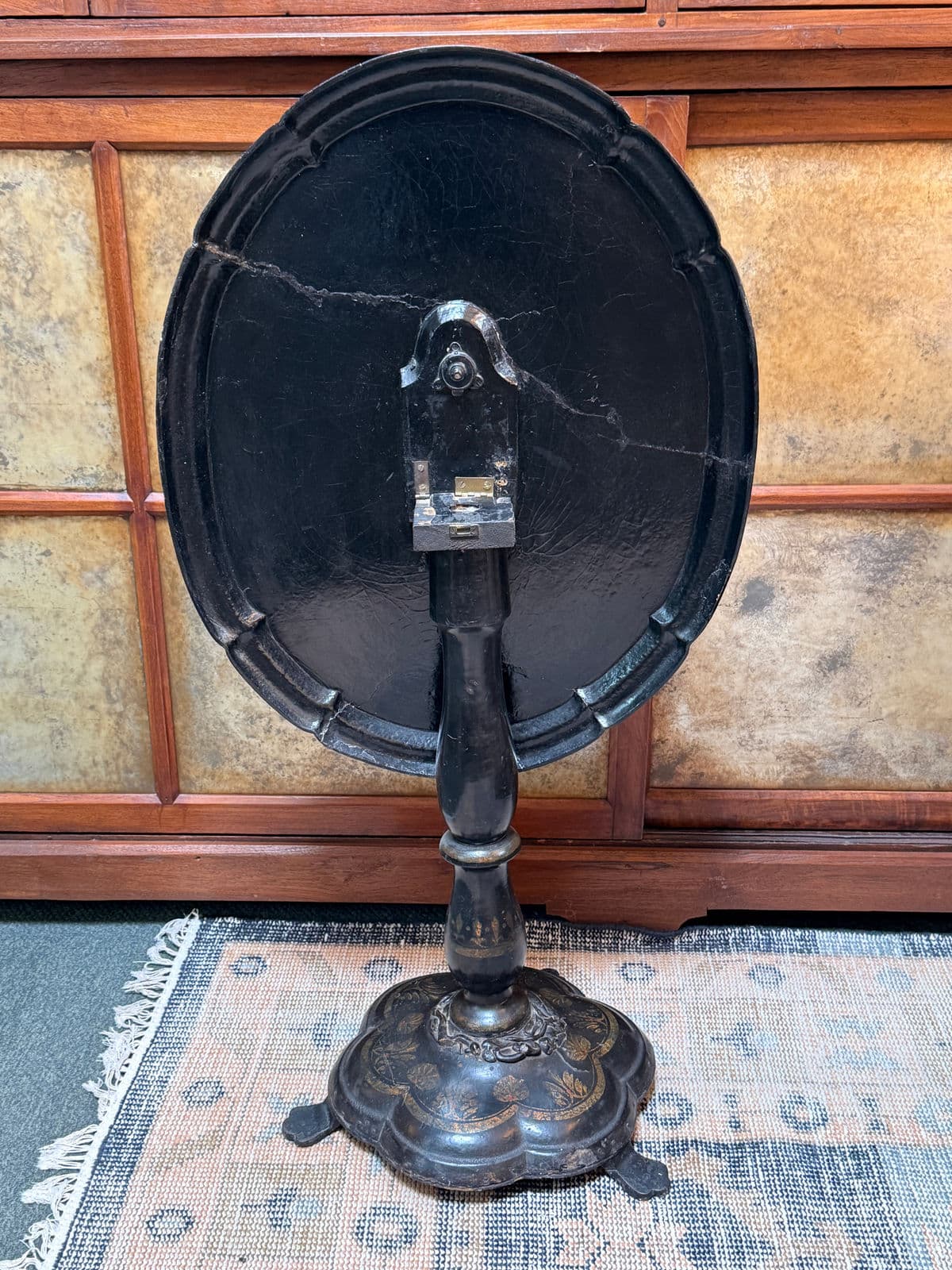 19th Century Victorian Tilt Top Pedestal Table - Thumbnail 6