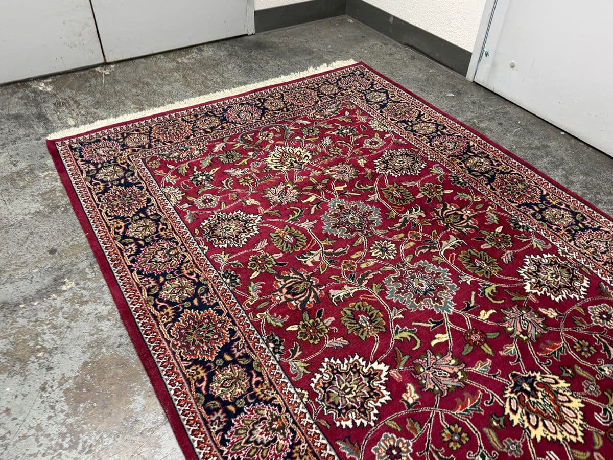 5ft 10in × 8ft 10in Oriental Wool Area Rug - Thumbnail 4