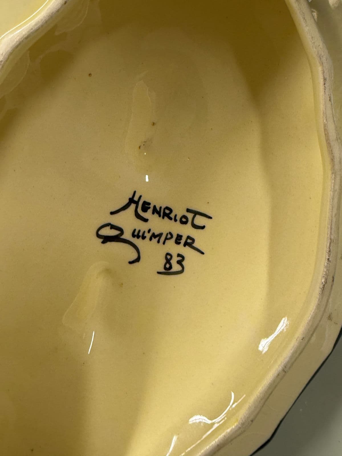 Circa 1983 Henriot Quimper French Faience Serve-Ware, Set of Thirty-One - Thumbnail 4