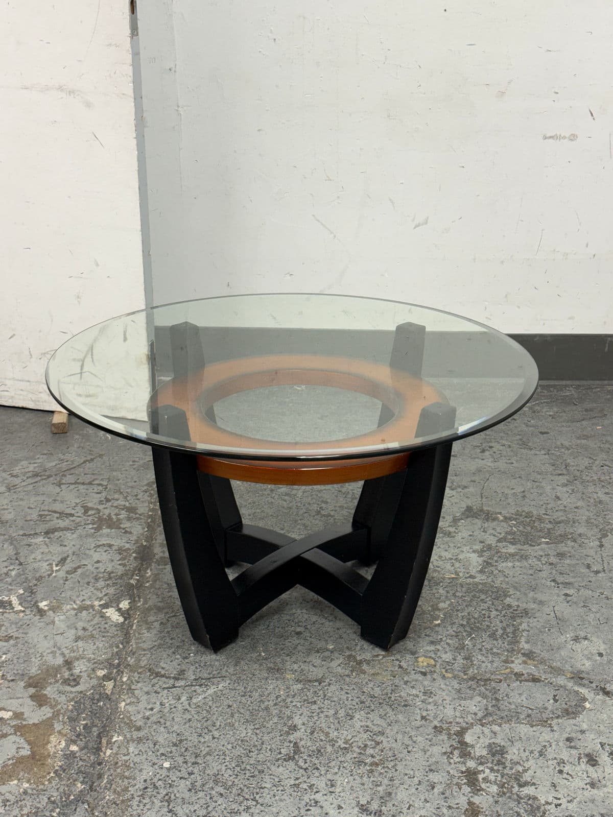 Bassett Mirror Company Elation Round Coffee Table - Thumbnail 3