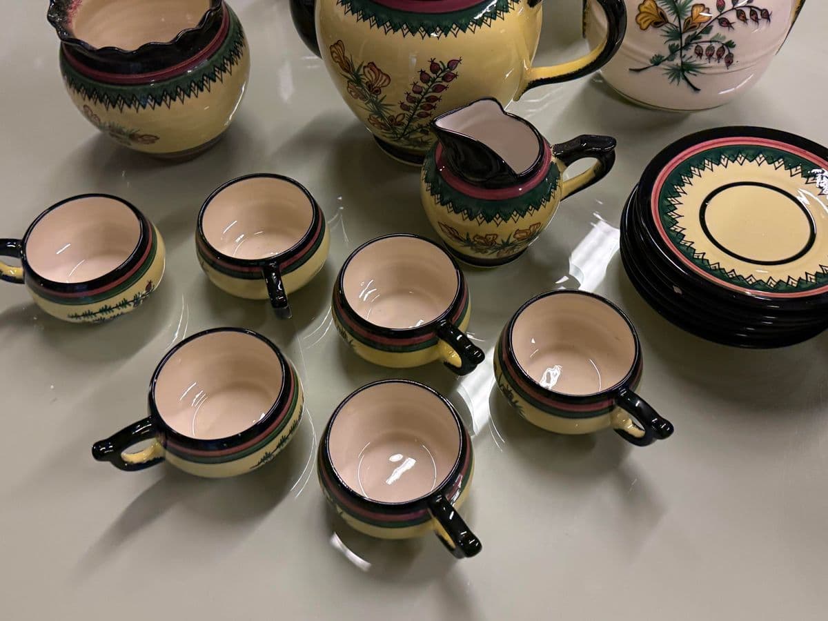 Circa 1983 Henriot Quimper French Faience Serve-Ware, Set of Thirty-One - Thumbnail 9