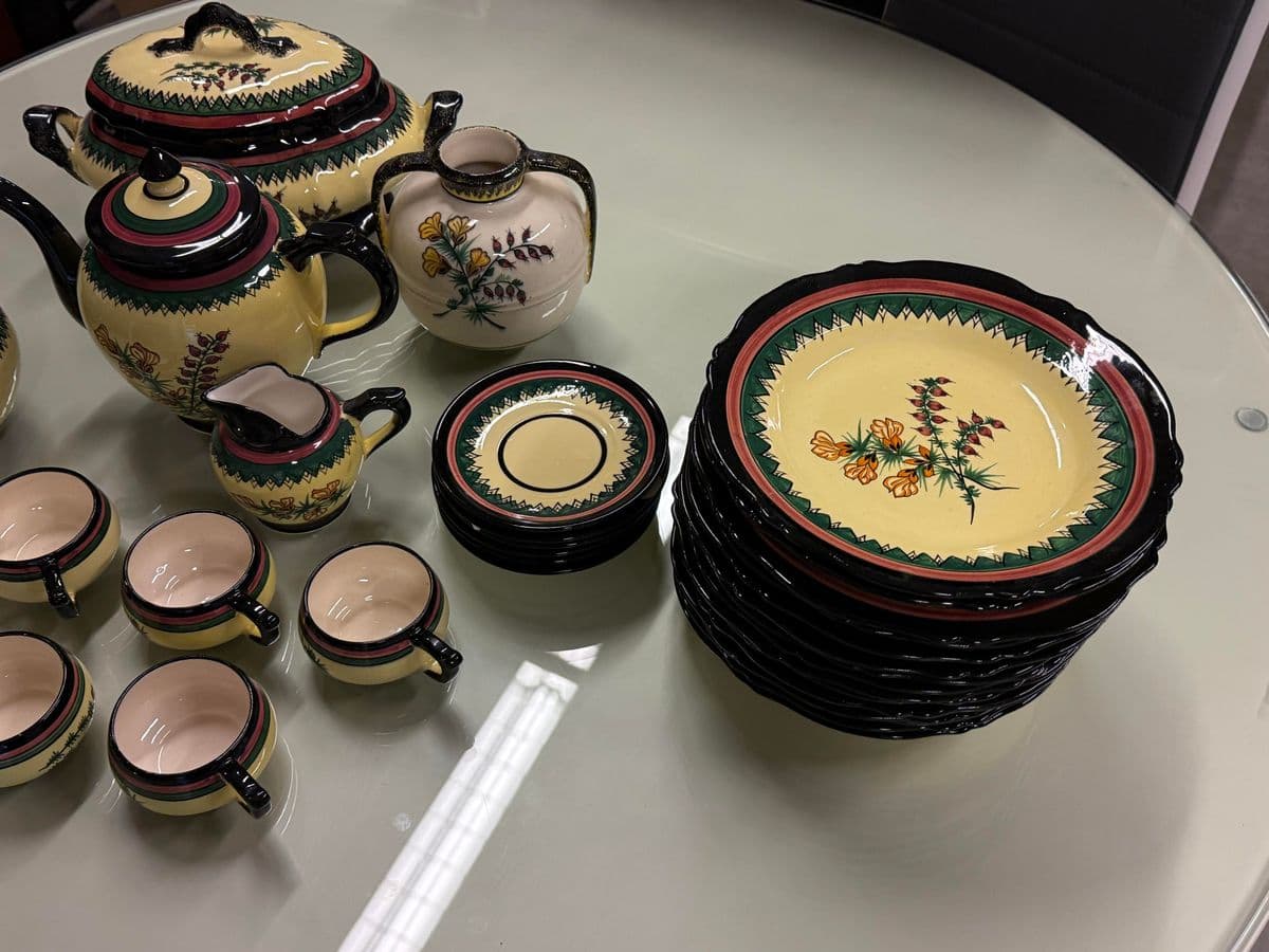 Circa 1983 Henriot Quimper French Faience Serve-Ware, Set of Thirty-One - Thumbnail 12