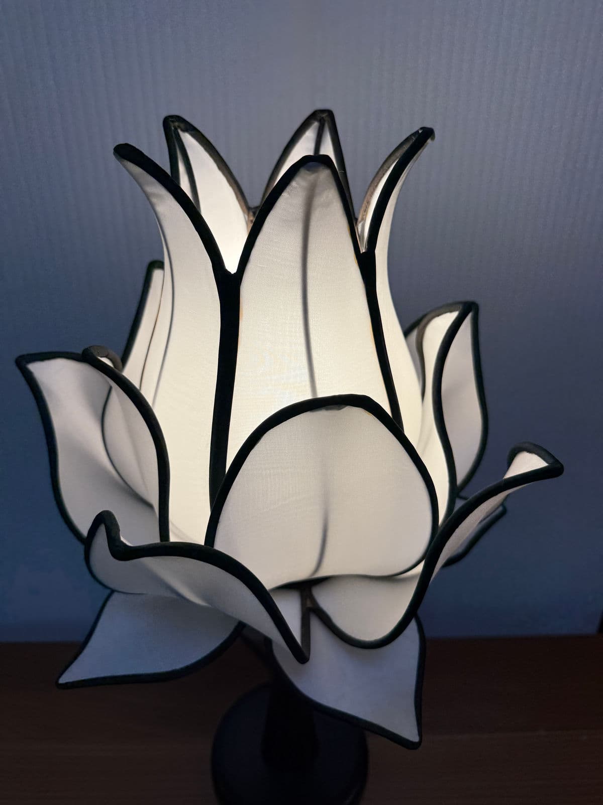 Om Gallery Baby Blooming Lotus Table Lamp - Thumbnail 6