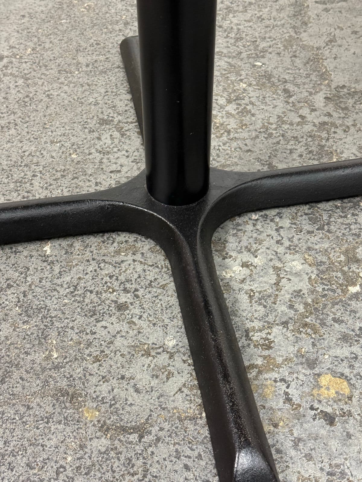 36in Circa 1980 Stone Composite Pedestal Dining Table - Thumbnail 9