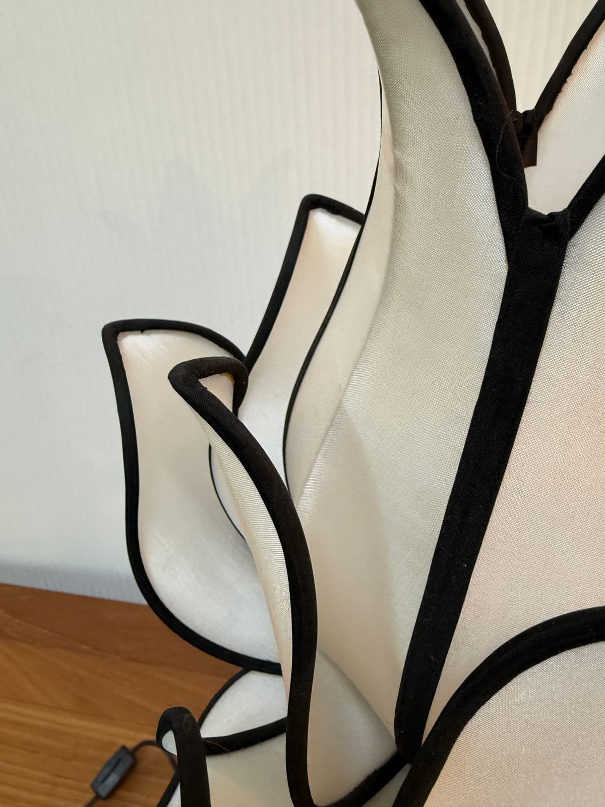 Om Gallery Baby Blooming Lotus Table Lamp - Thumbnail 8