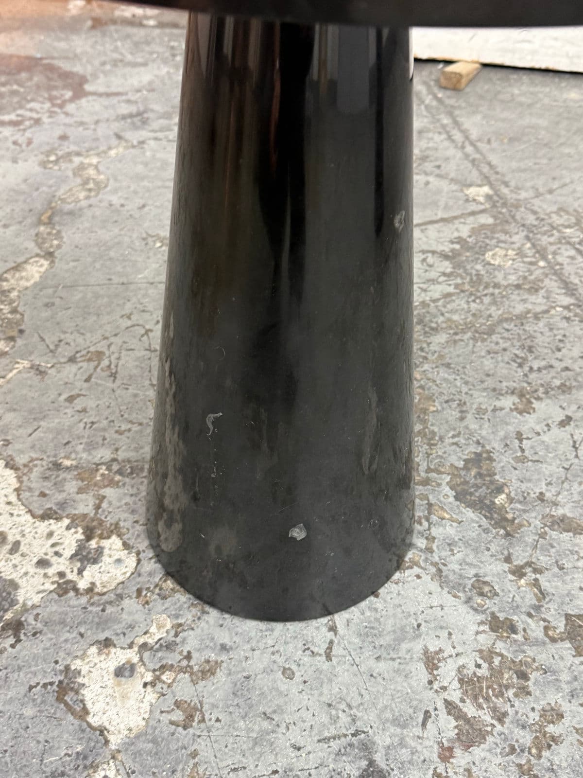 Michael Oren Designs Marquina Marble Pedestal Side Table - Thumbnail 11