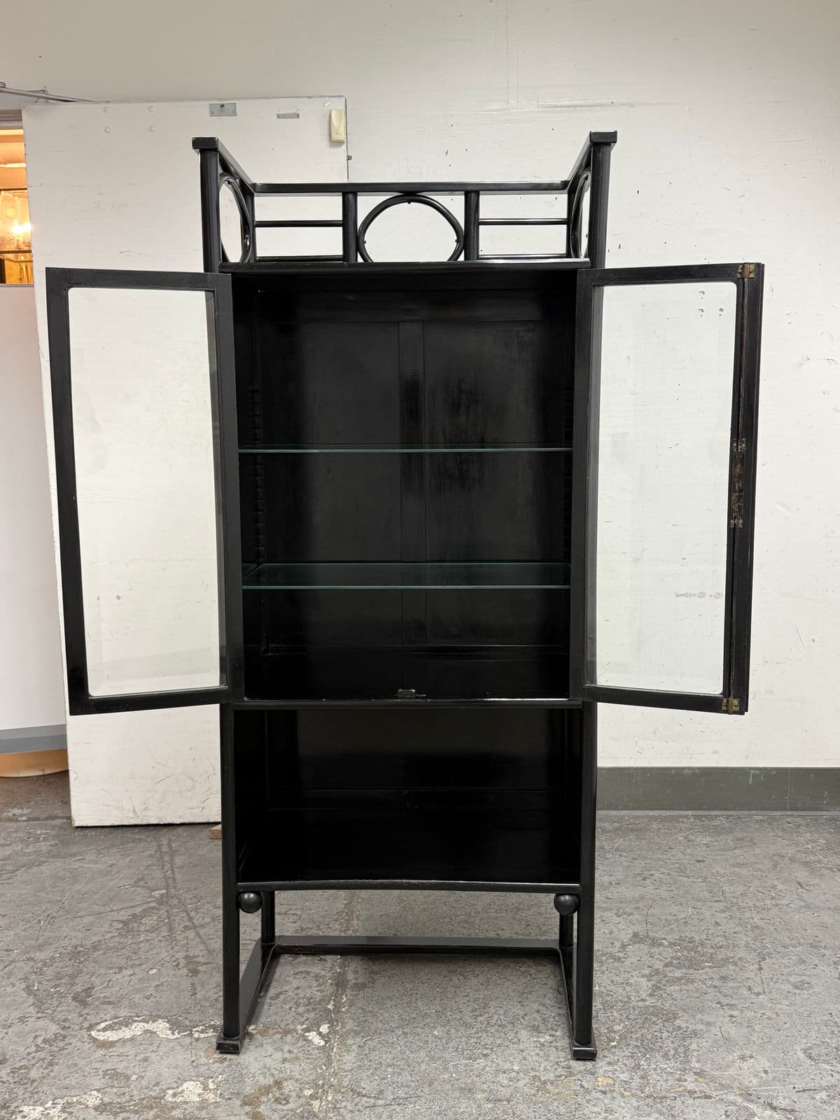 Josef Hoffmann Beechwood Vitrine, Circa 1905 - Thumbnail 5