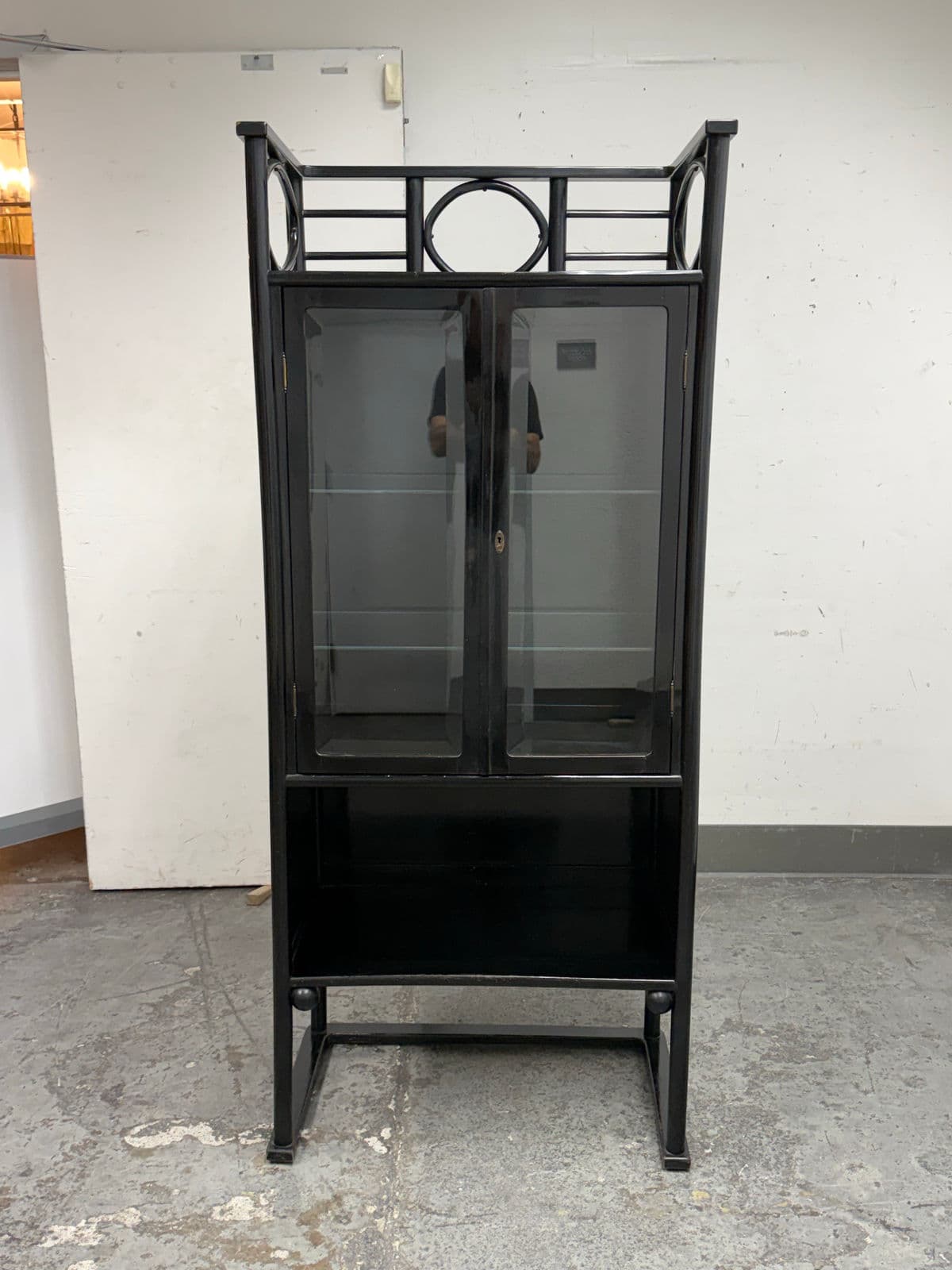 Josef Hoffmann Beechwood Vitrine, Circa 1905 - Thumbnail 3