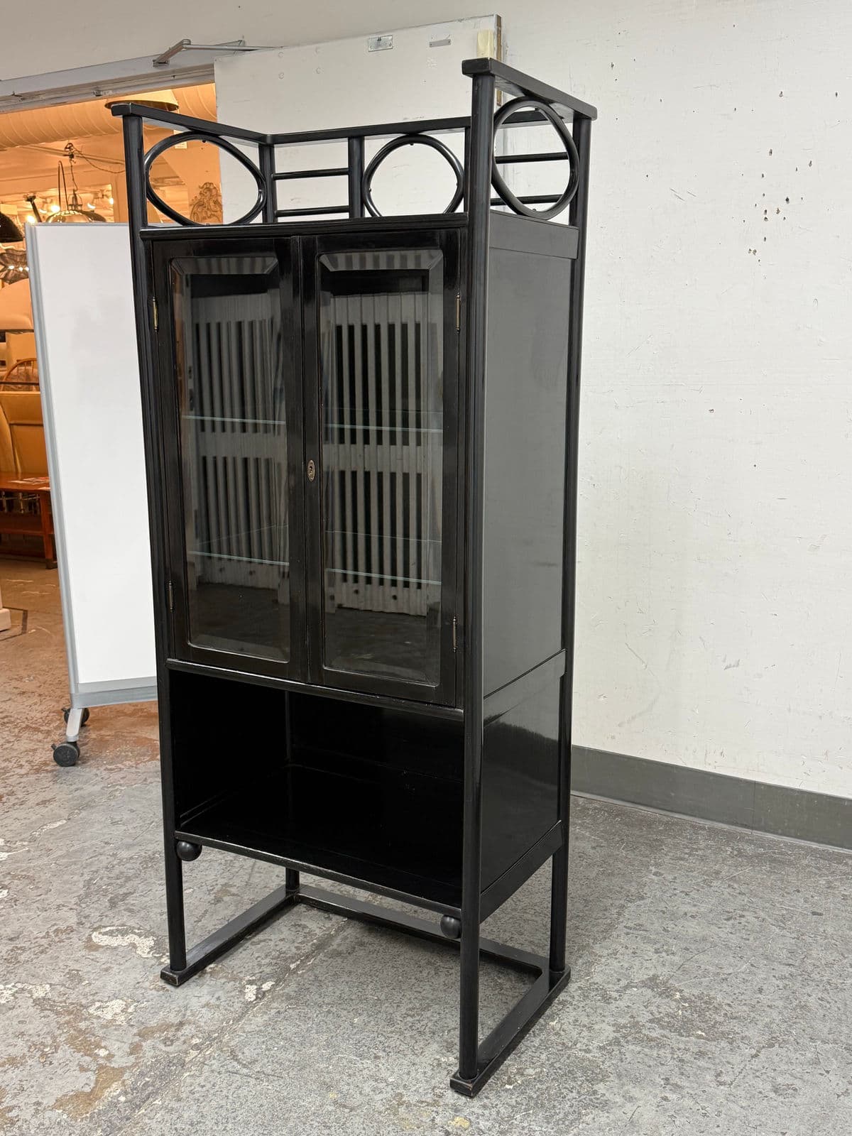 Josef Hoffmann Beechwood Vitrine, Circa 1905 - Thumbnail 4