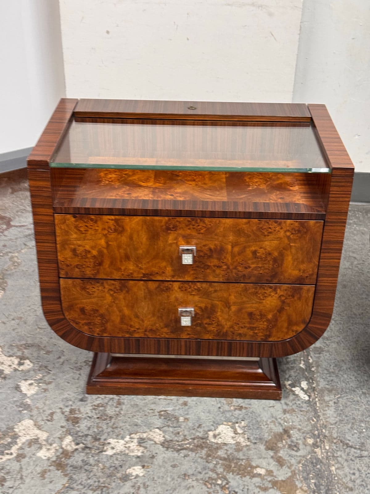 Michael Amini for Aico Cloche Nightstands, Bourbon, Pair - Thumbnail 13