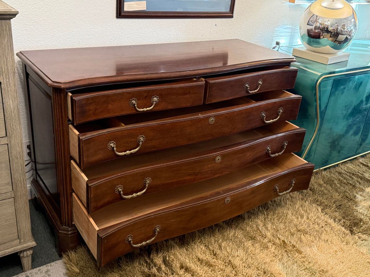 Davis Cabinet Company Mahogany Chest of Drawers - Thumbnail 3