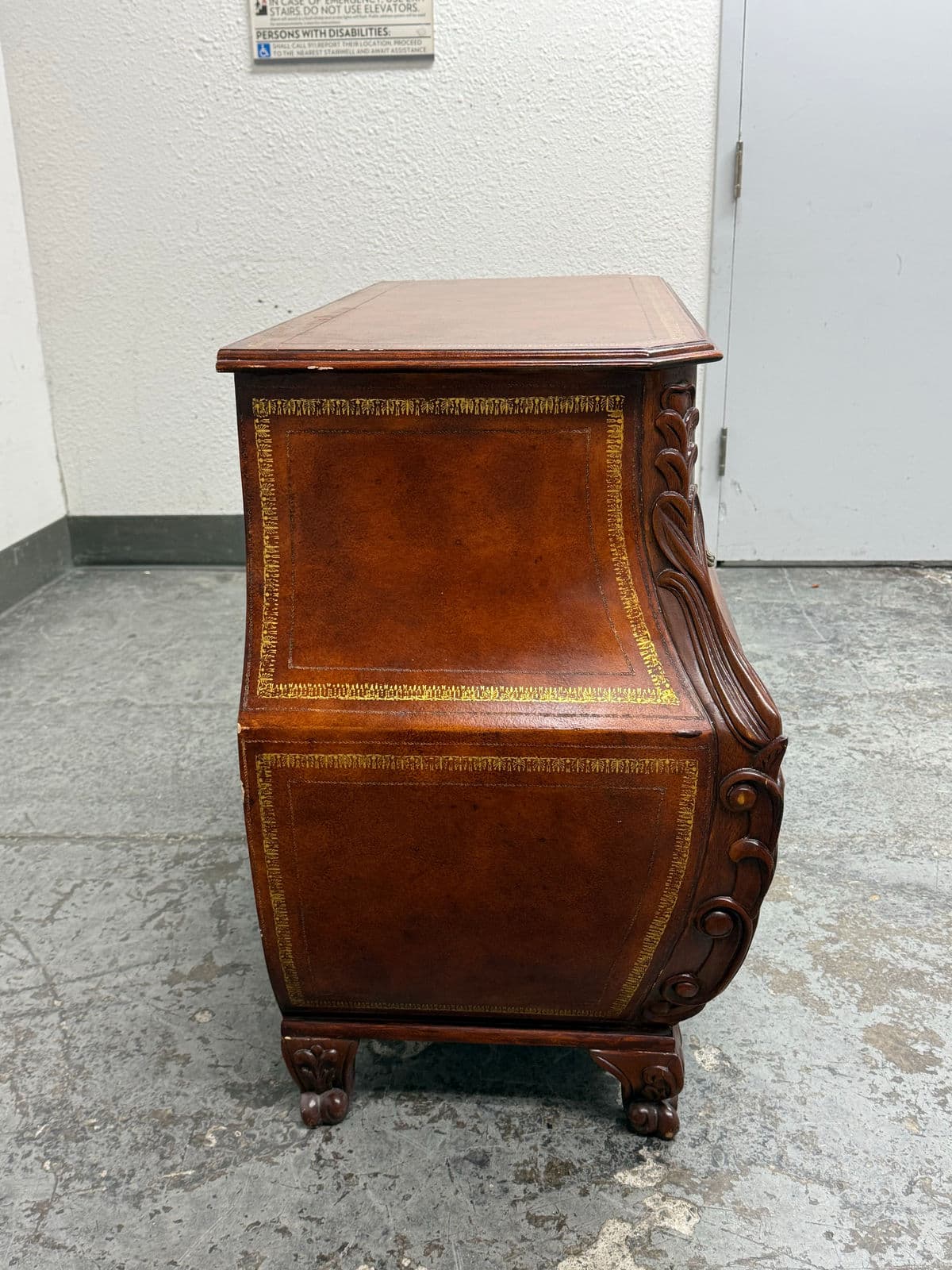 French Provincial Style Bombé Commode + Gilt Accents, Late 20th Century - Thumbnail 6