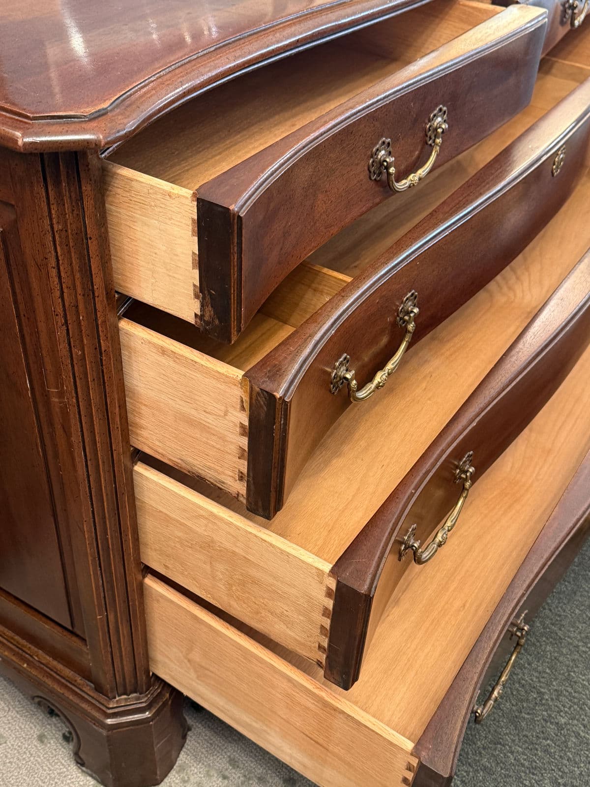 Davis Cabinet Company Mahogany Chest of Drawers - Thumbnail 11