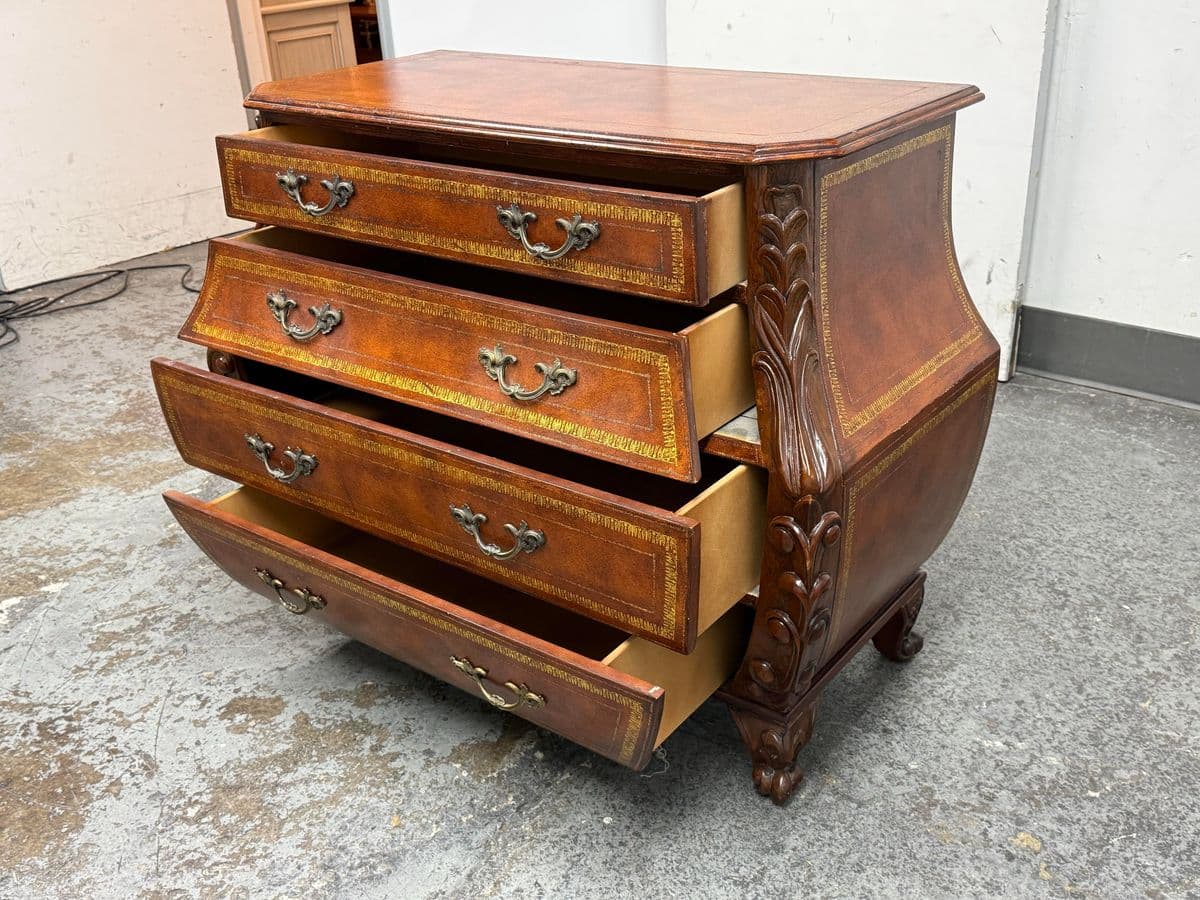 French Provincial Style Bombé Commode + Gilt Accents, Late 20th Century - Thumbnail 5