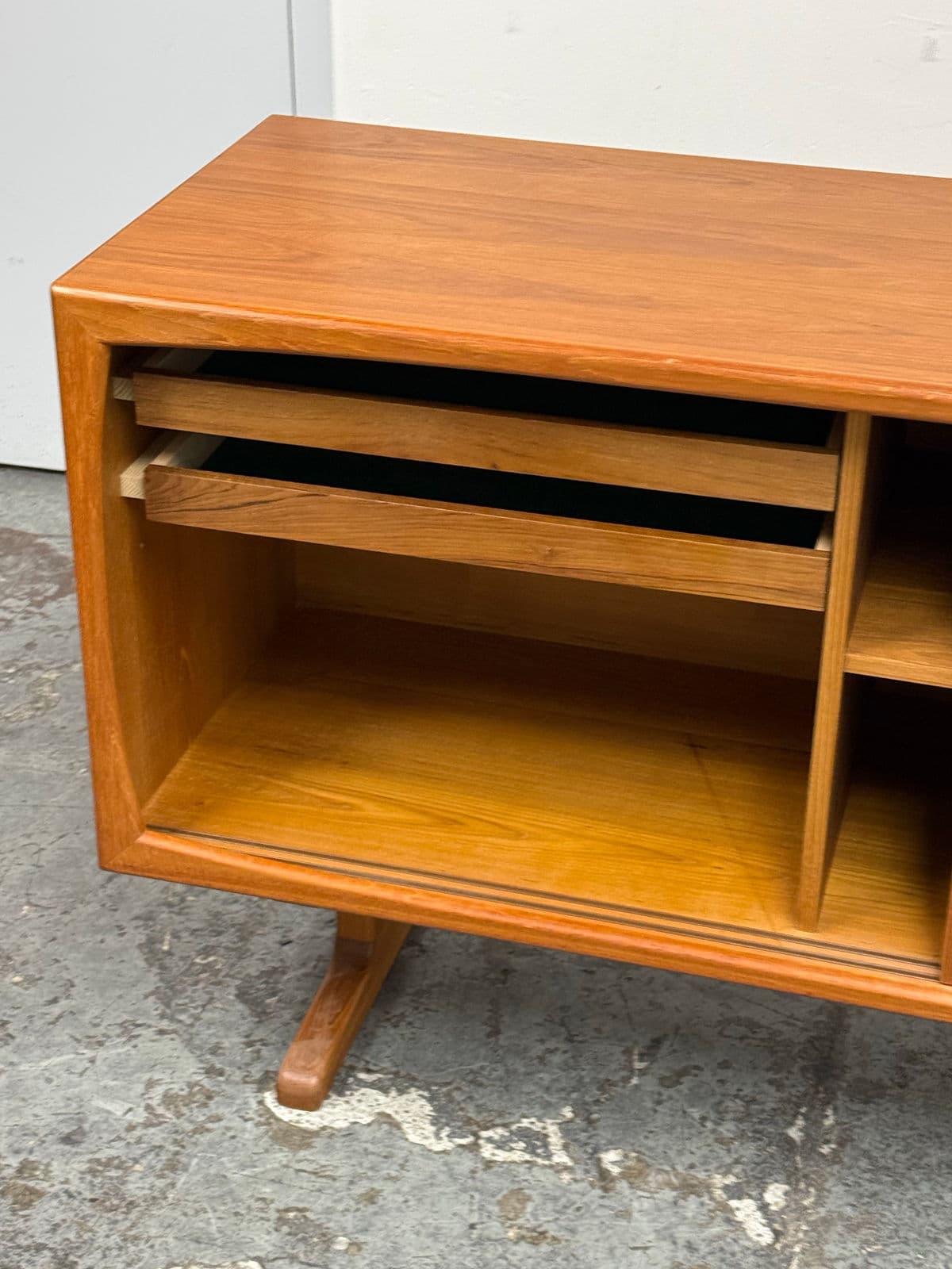 Dyrlund Danish Teak Credenza, Circa 1985 - Thumbnail 11