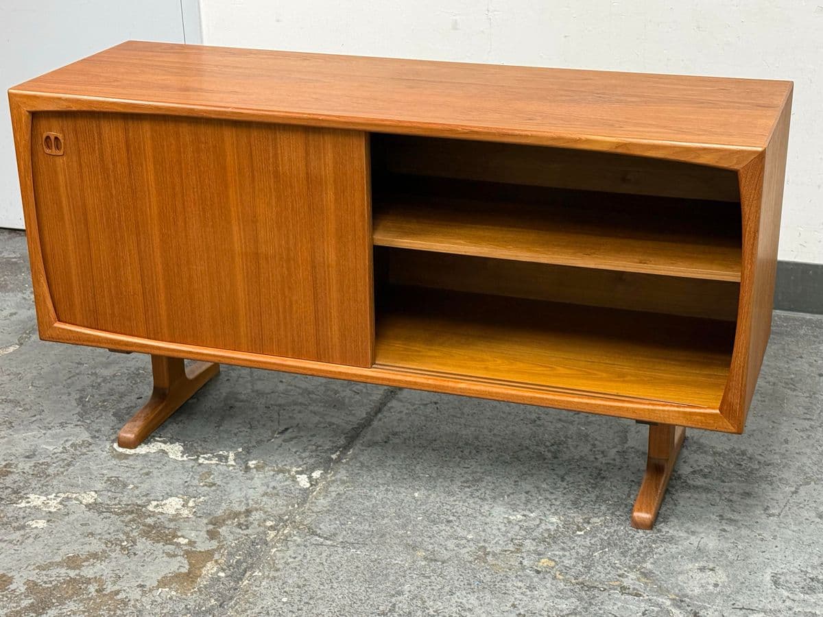 Dyrlund Danish Teak Credenza, Circa 1985 - Thumbnail 9
