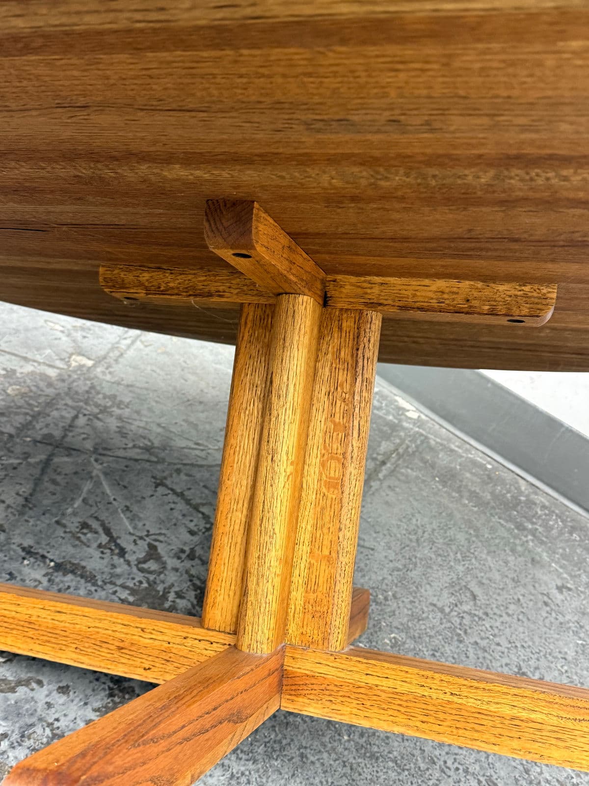 American Modern Round Wood Coffee Table, Mid 20th Century - Thumbnail 11