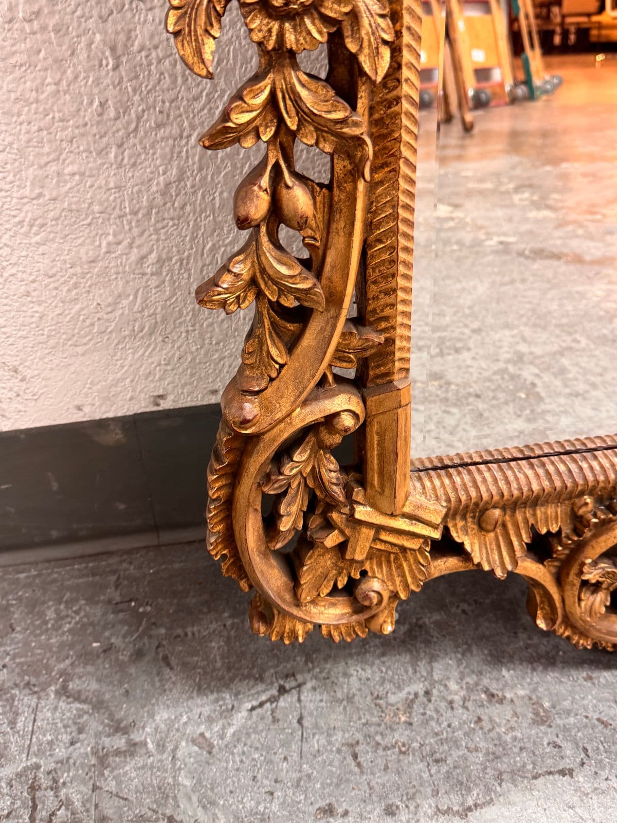 English Chippendale Carved Giltwood Mirror, Mid 20th Century - Thumbnail 8