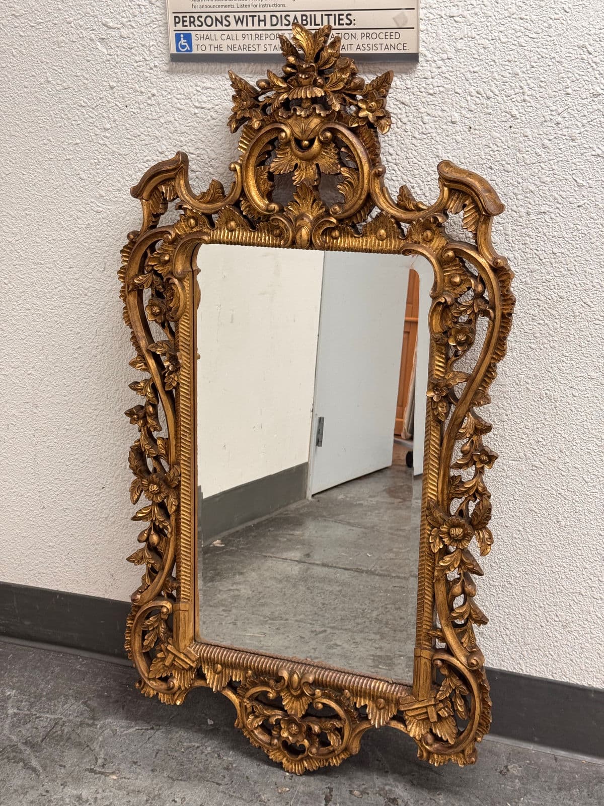 English Chippendale Carved Giltwood Mirror, Mid 20th Century - Thumbnail 3