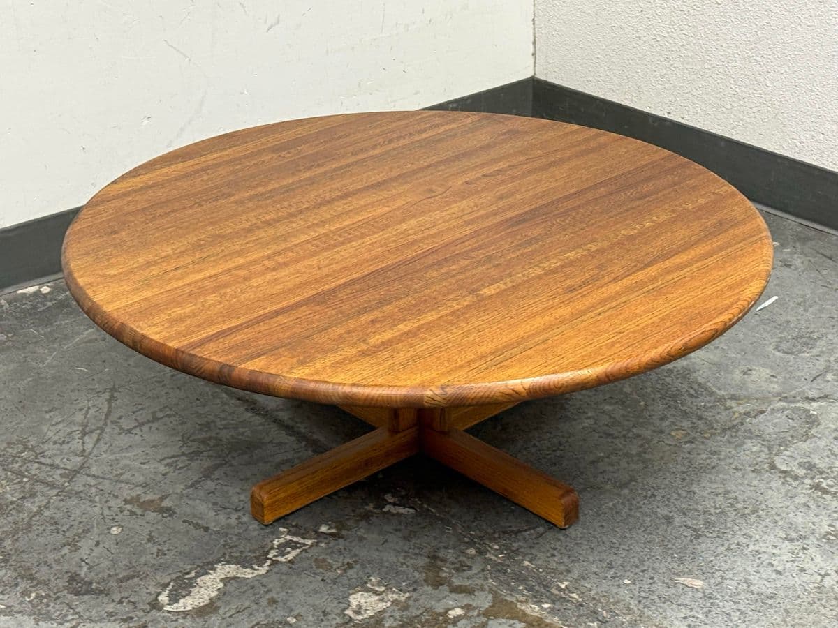 American Modern Round Wood Coffee Table, Mid 20th Century - Thumbnail 3