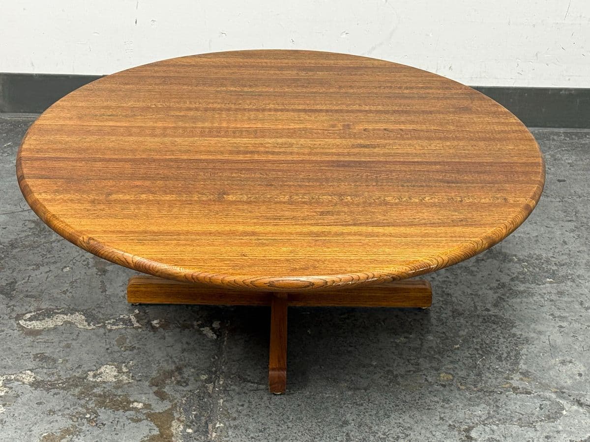 American Modern Round Wood Coffee Table, Mid 20th Century - Thumbnail 6