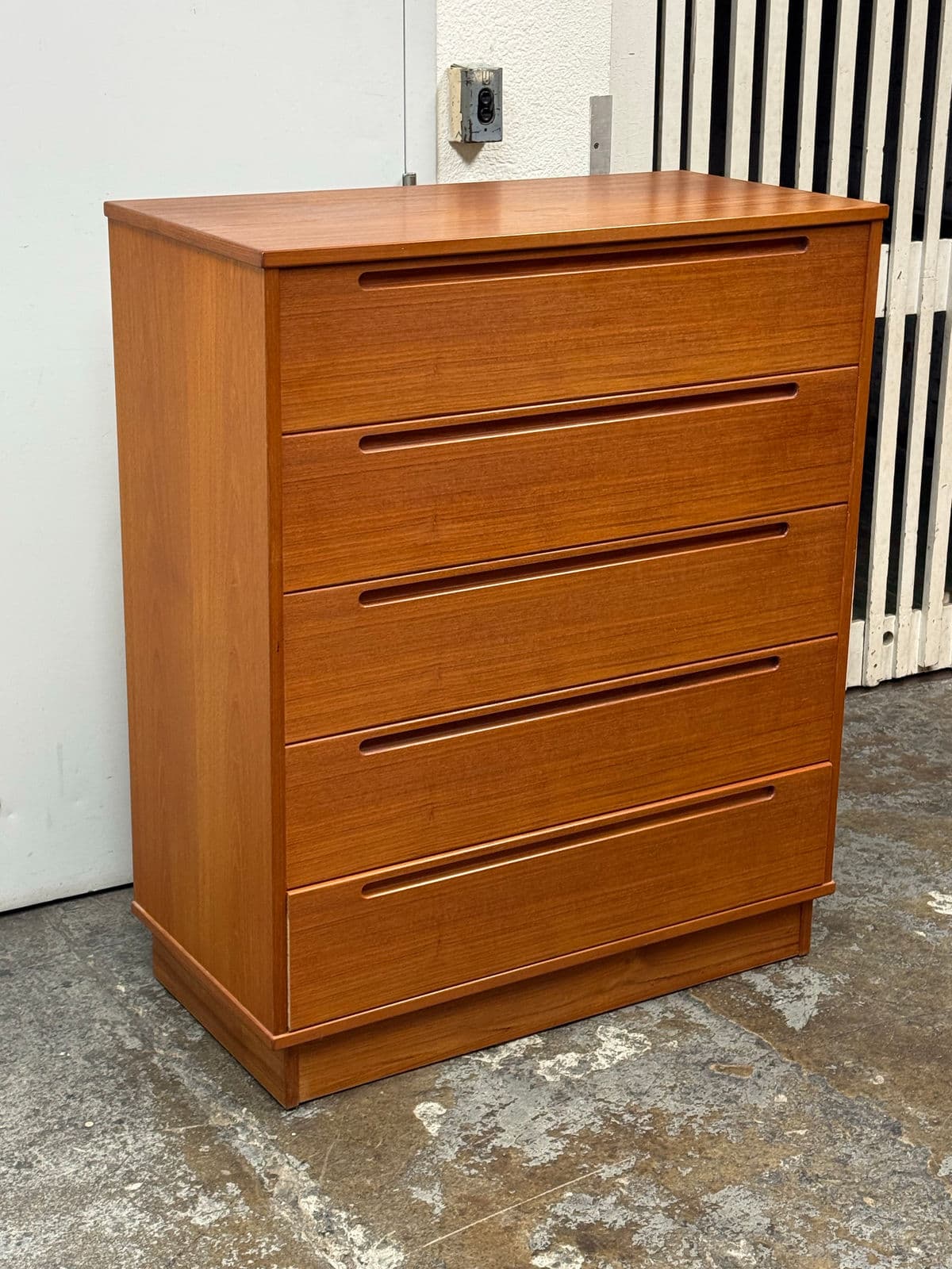 Nils Jonsson for Torring Møbelfabrik Five Drawer Dresser, Circa 1960's - Thumbnail 4