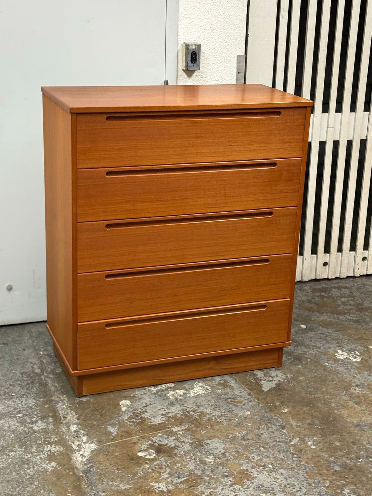 Nils Jonsson for Torring Møbelfabrik Five Drawer Dresser, Circa 1960's - Thumbnail 3