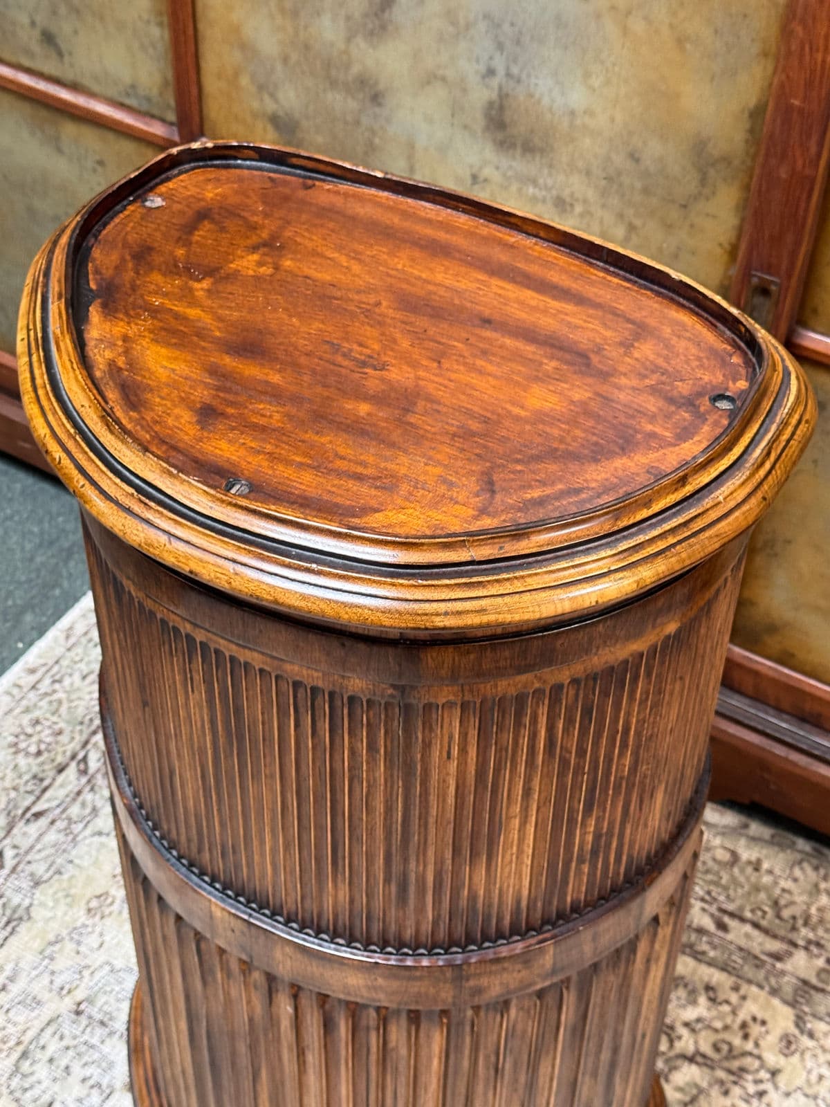 Demi-Lune Fluted Wood Pedestal - Thumbnail 4