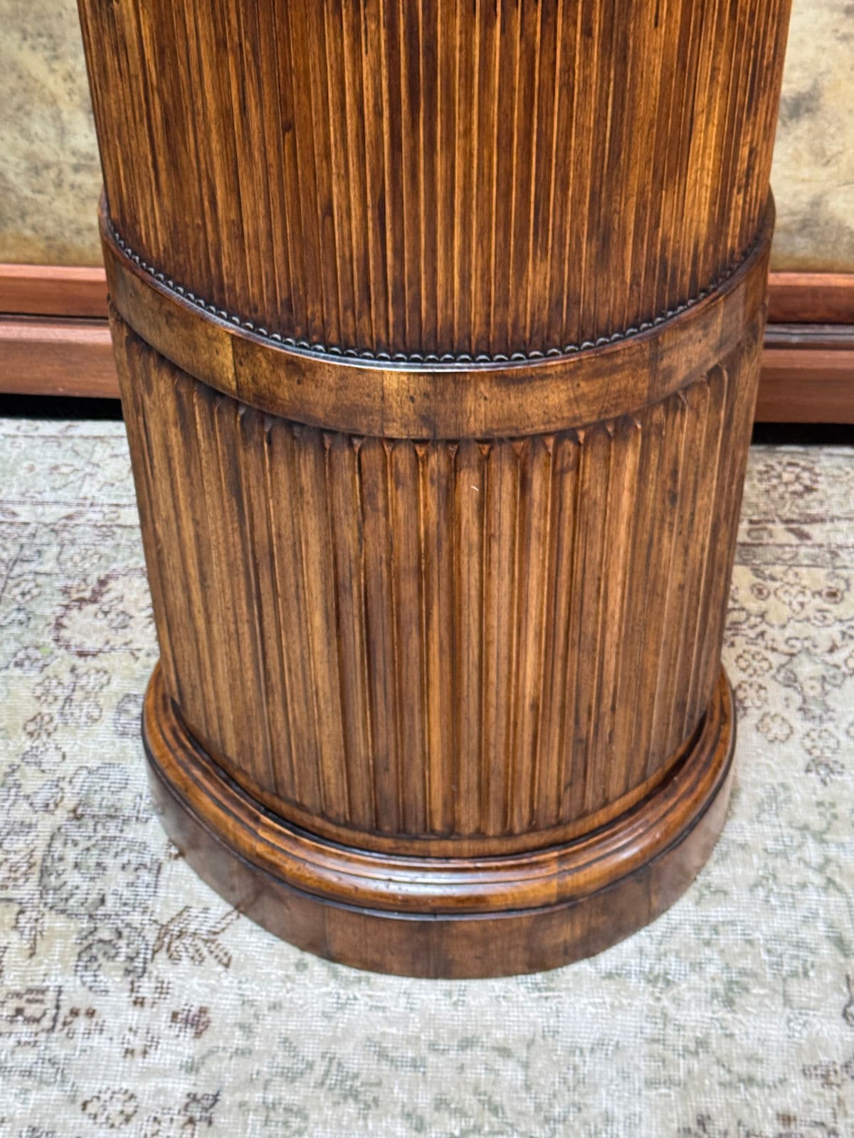 Demi-Lune Fluted Wood Pedestal - Thumbnail 8