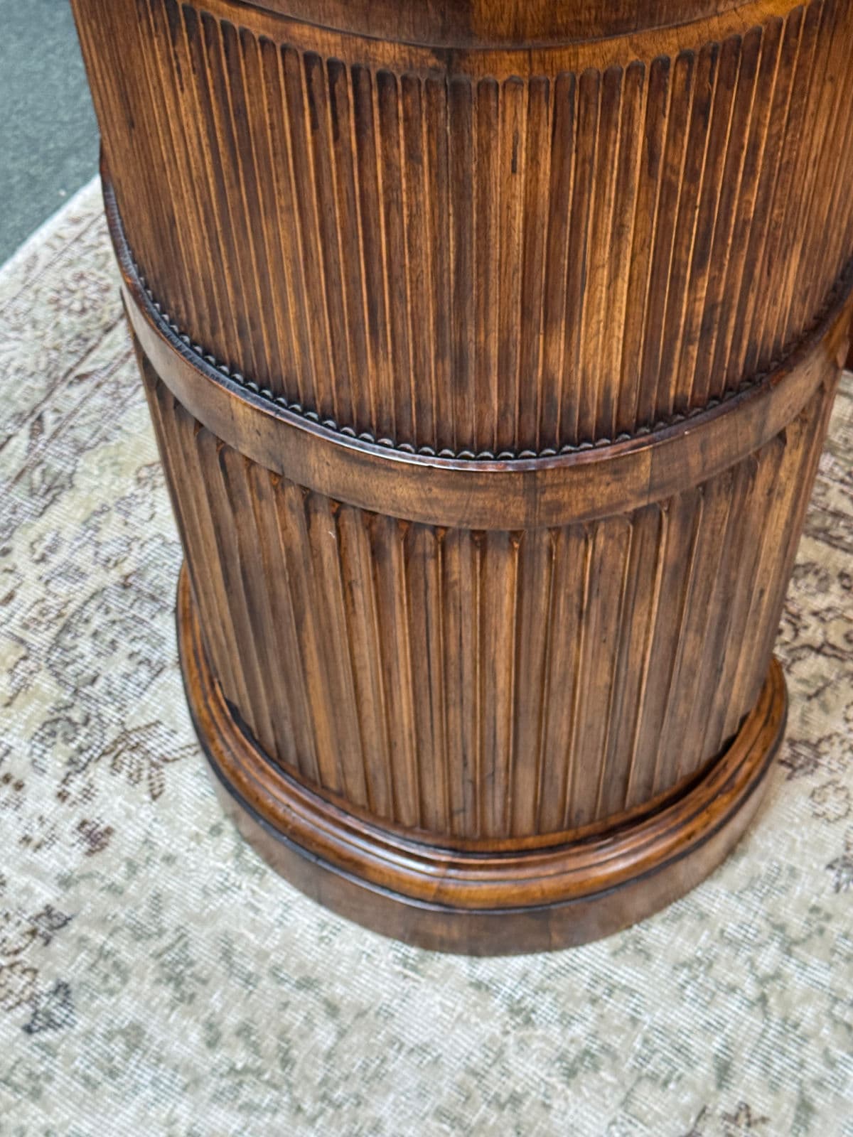 Demi-Lune Fluted Wood Pedestal - Thumbnail 6